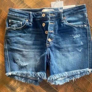 NWT KanCan shorts. Size L medium wash